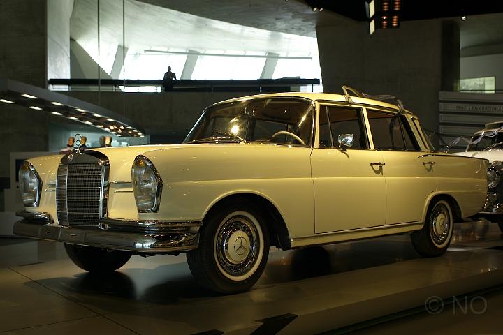 L1001840.JPG - Stuttgart, Mercedes-Benz-Museum 2010